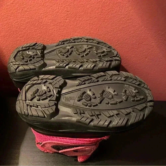 The North Face Girls Boots - Picture 9 of 9